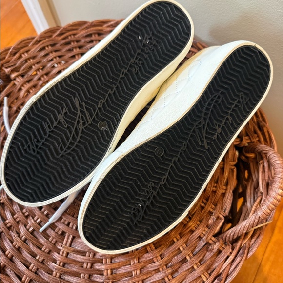 Vintage Havana Beige and Black Star Sneakers - Picture 5 of 5